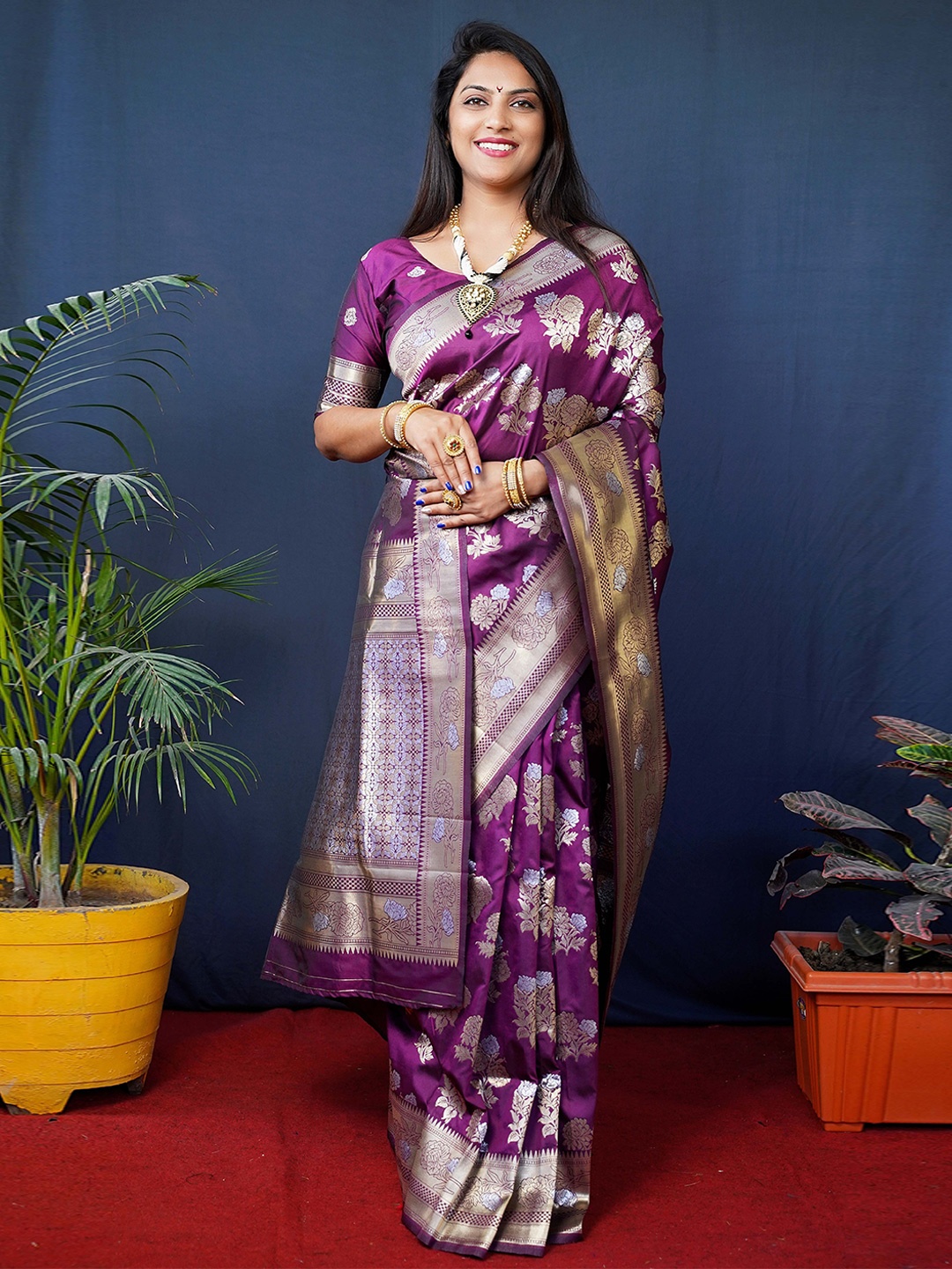 

KIMISHA Ethnic Motif Zari Woven Banarasi Saree, Burgundy