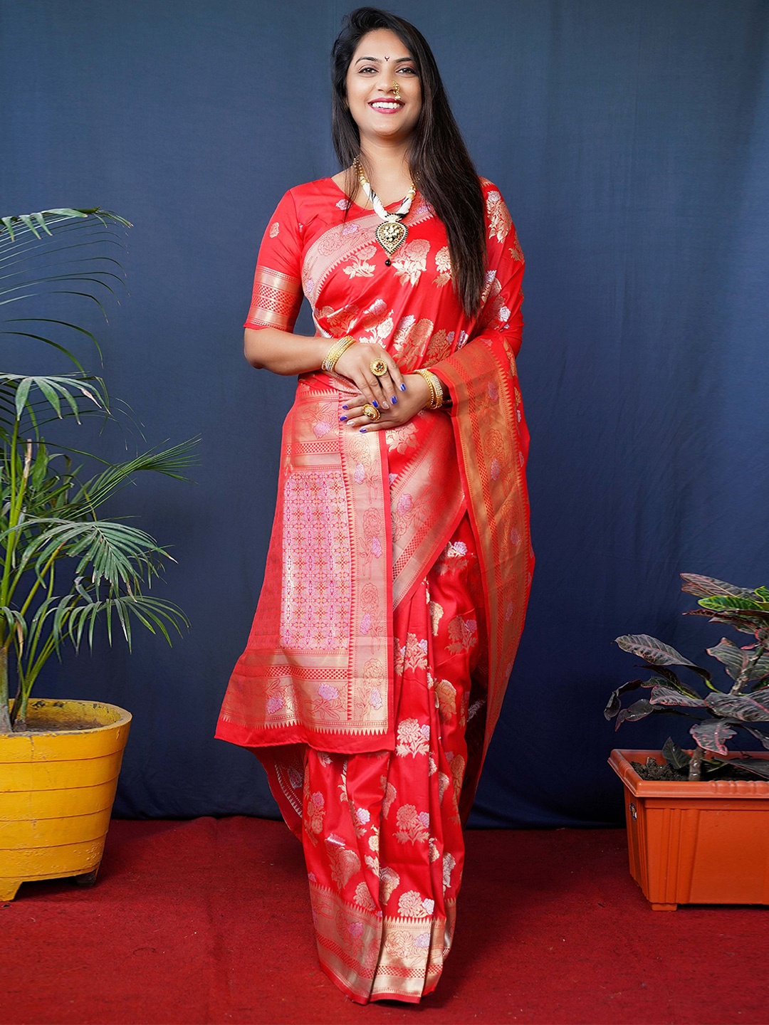 

KIMISHA Woven Design Zari Banarasi Saree, Red