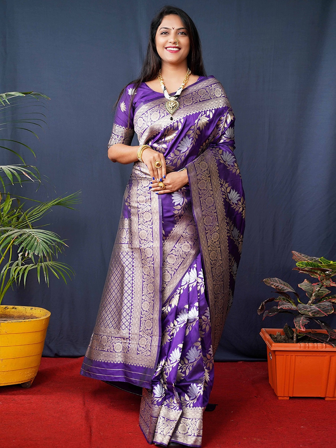 

KIMISHA Ethnic Motif Zari Woven Banarasi Saree, Purple