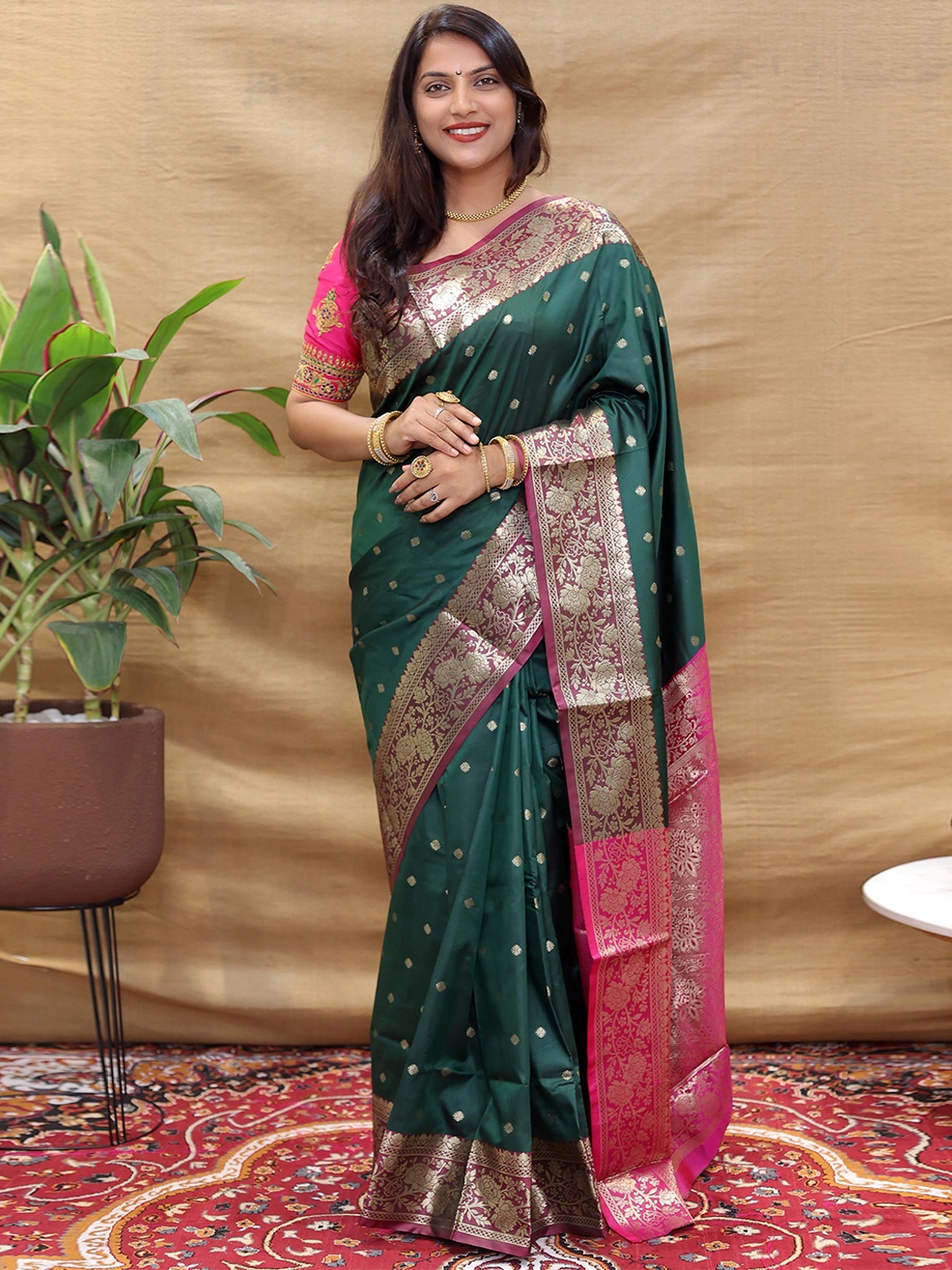 

KIMISHA Ethnic Motif Zari Woven Banarasi Saree, Green