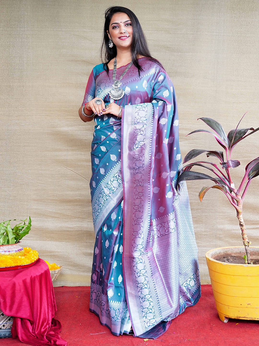 

KIMISHA Woven Designed Zari Kanjeevaram Saree, Grey