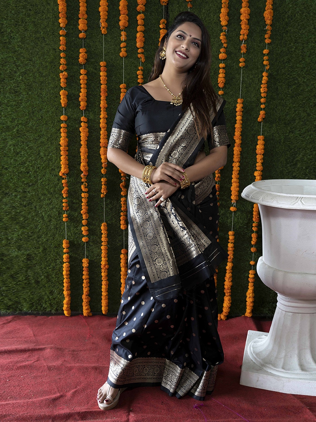 

KIMISHA Ethnic Motif Zari Woven Polka Dot Banarasi Saree, Black