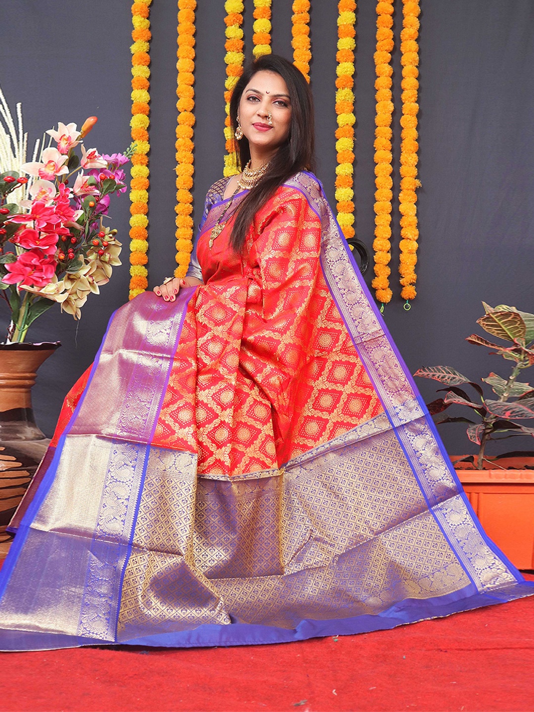 

KIMISHA Ethnic Motifs Woven Design Zari Kanjeevaram Saree, Red