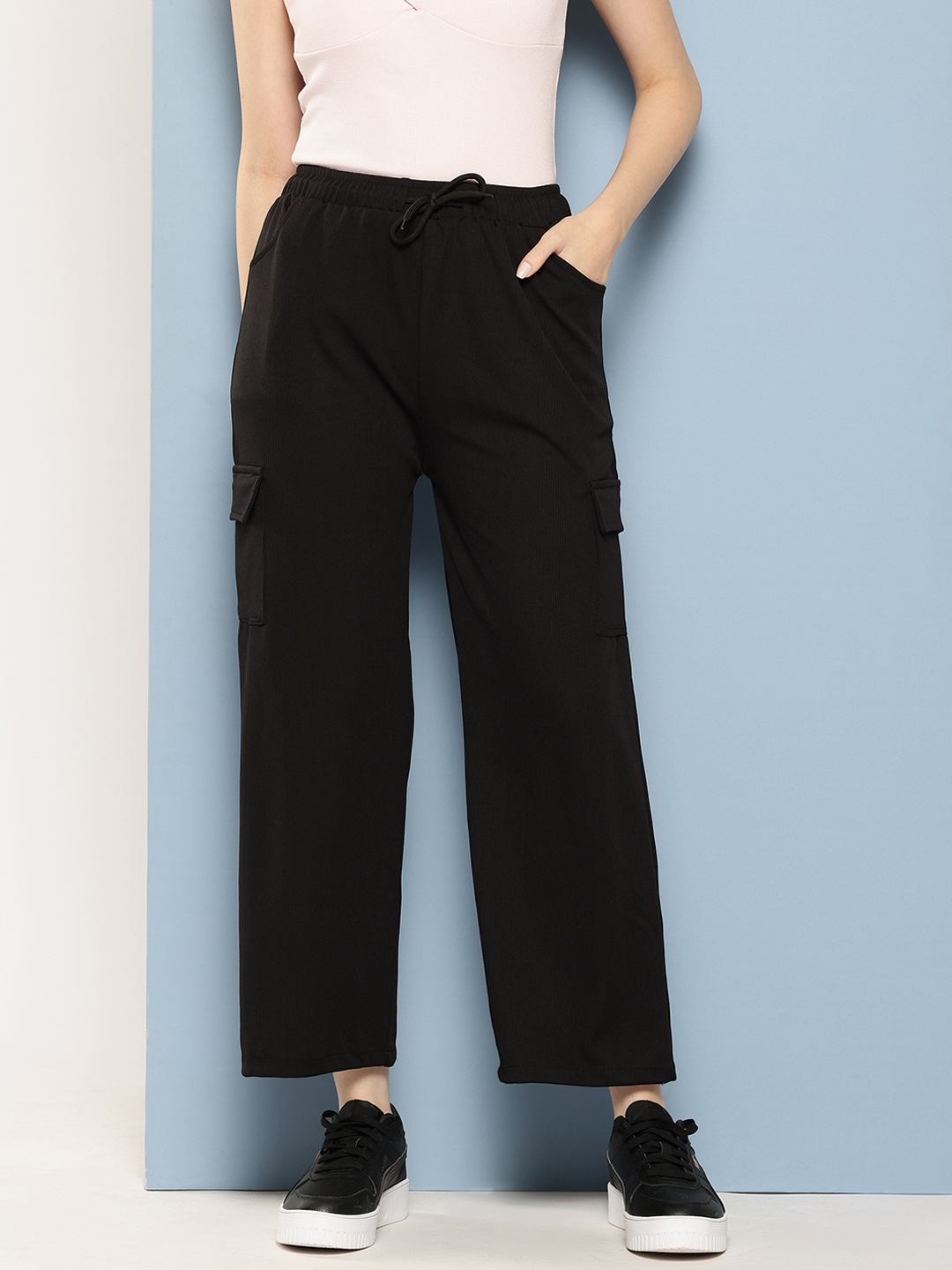

Aarika Relaxed Straight Leg Straight Fit High-Rise Cargos, Black