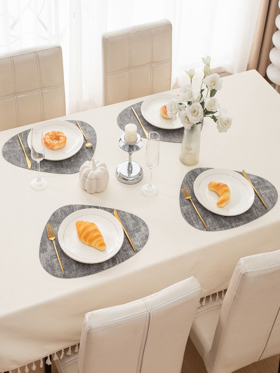 

HOKIPO Black 4 Pieces Heat Resistant Dinner Table Mats