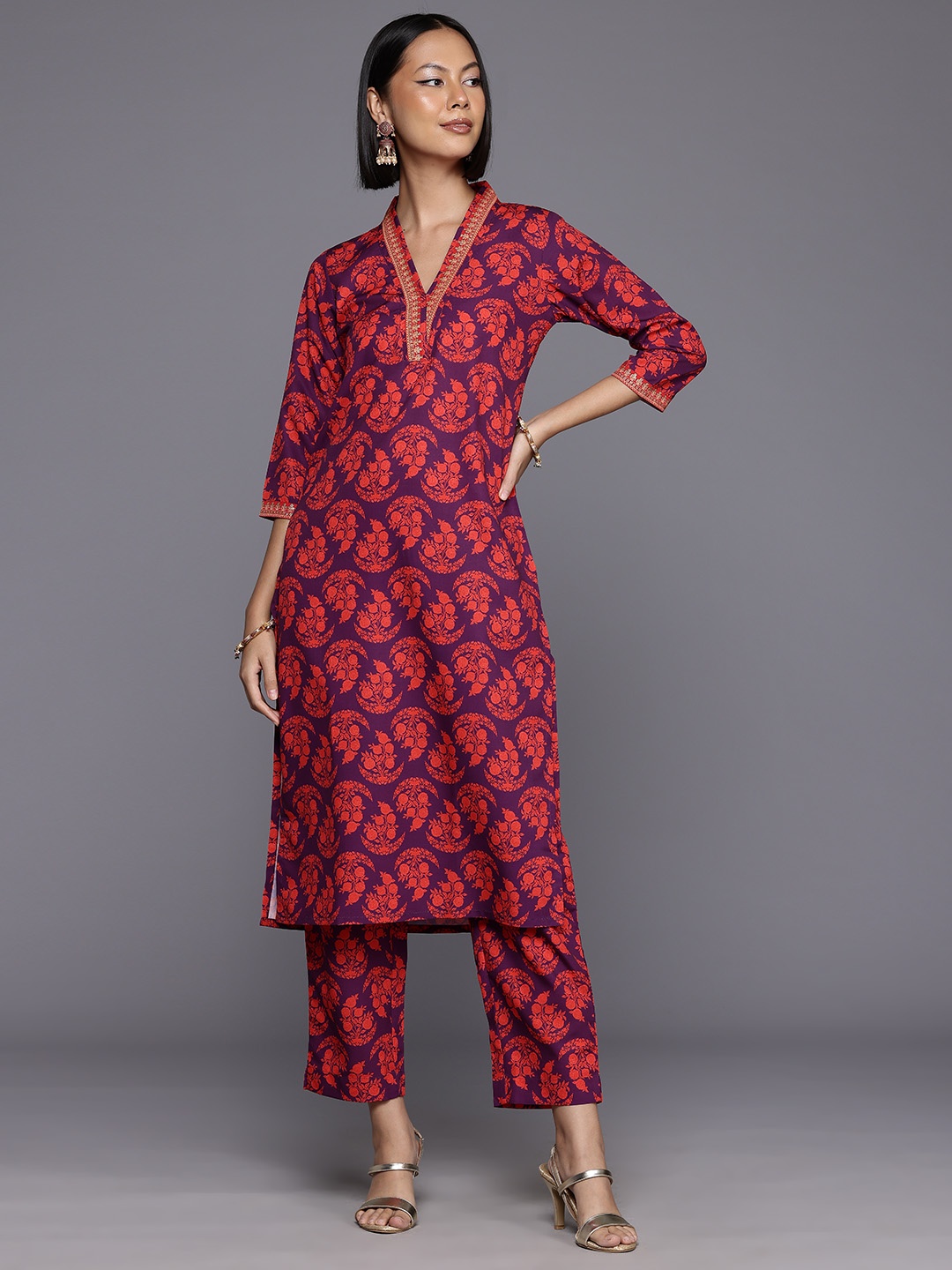 

Ahalyaa Women Floral Printed Kurta Set, Purple