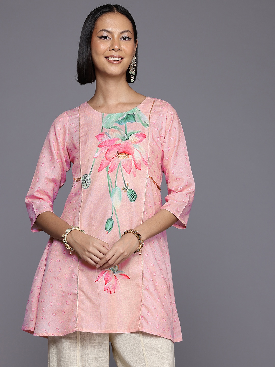 

Ahalyaa Floral Printed Sequinned Panelled Kurti, Pink