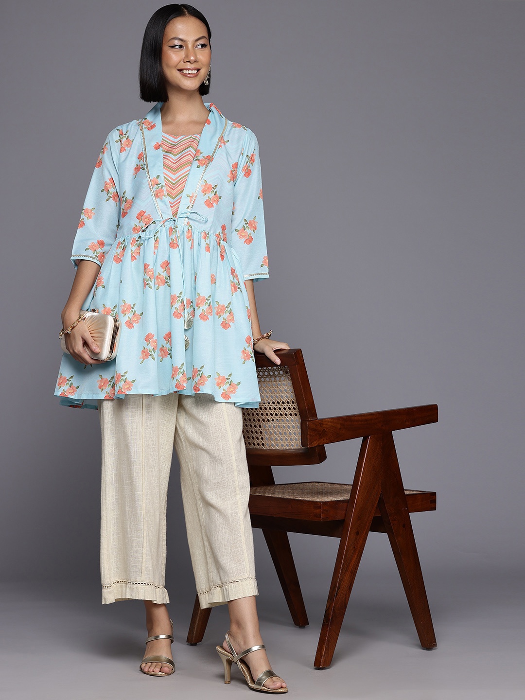 

Ahalyaa Floral Printed Square Neck Kurti, Blue