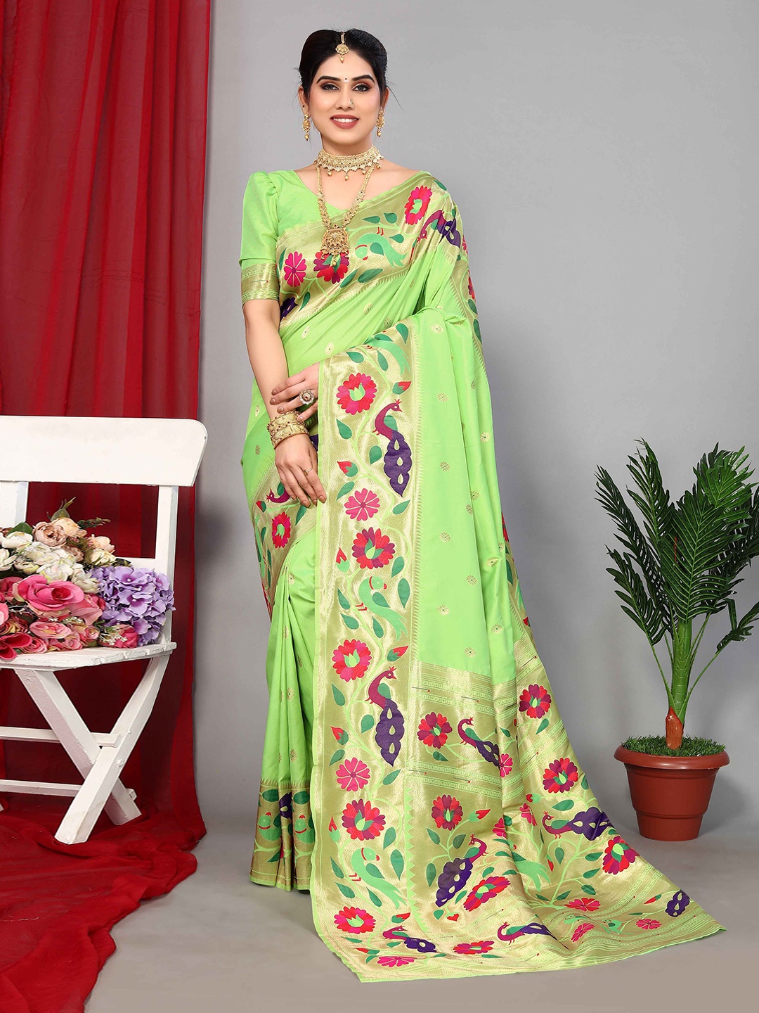 

Rhey Woven Design Zari Pure Silk Paithani Saree, Lime green