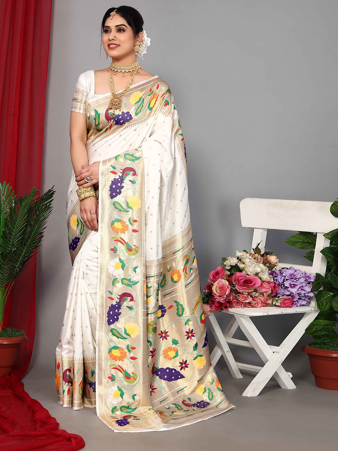 

Rhey Woven Design Zari Pure Silk Paithani Saree, White