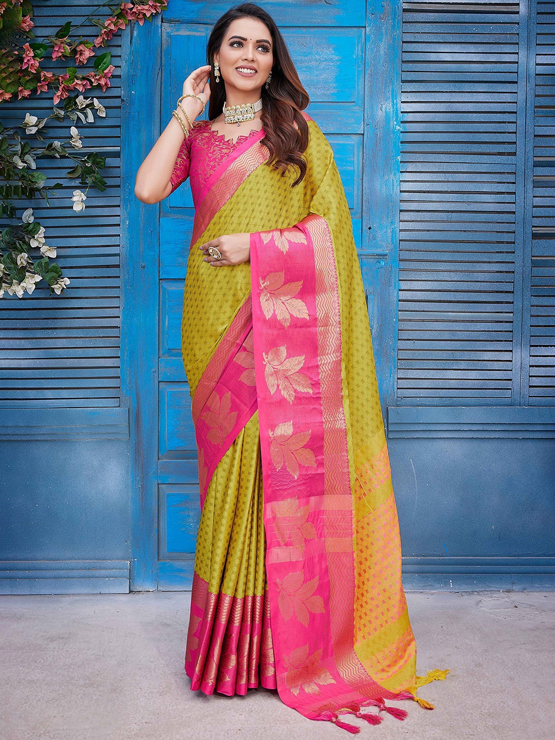 

Rhey Ethnic Motif Zari Woven Tassel Saree, Green
