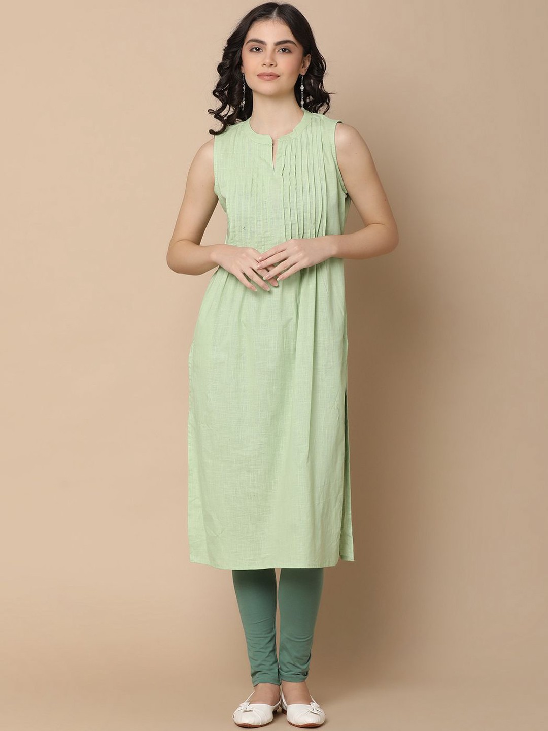 

UNLIMITED Mandarin Collar Sleeveless Pleated Straight Kurta, Green