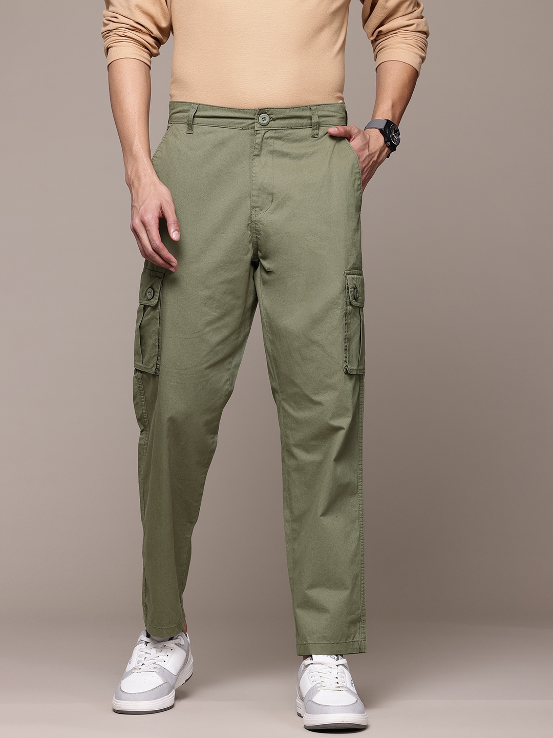 

The Roadster Lifestyle Co. Men Relaxed Fit Pure Cotton Cargos, Olive