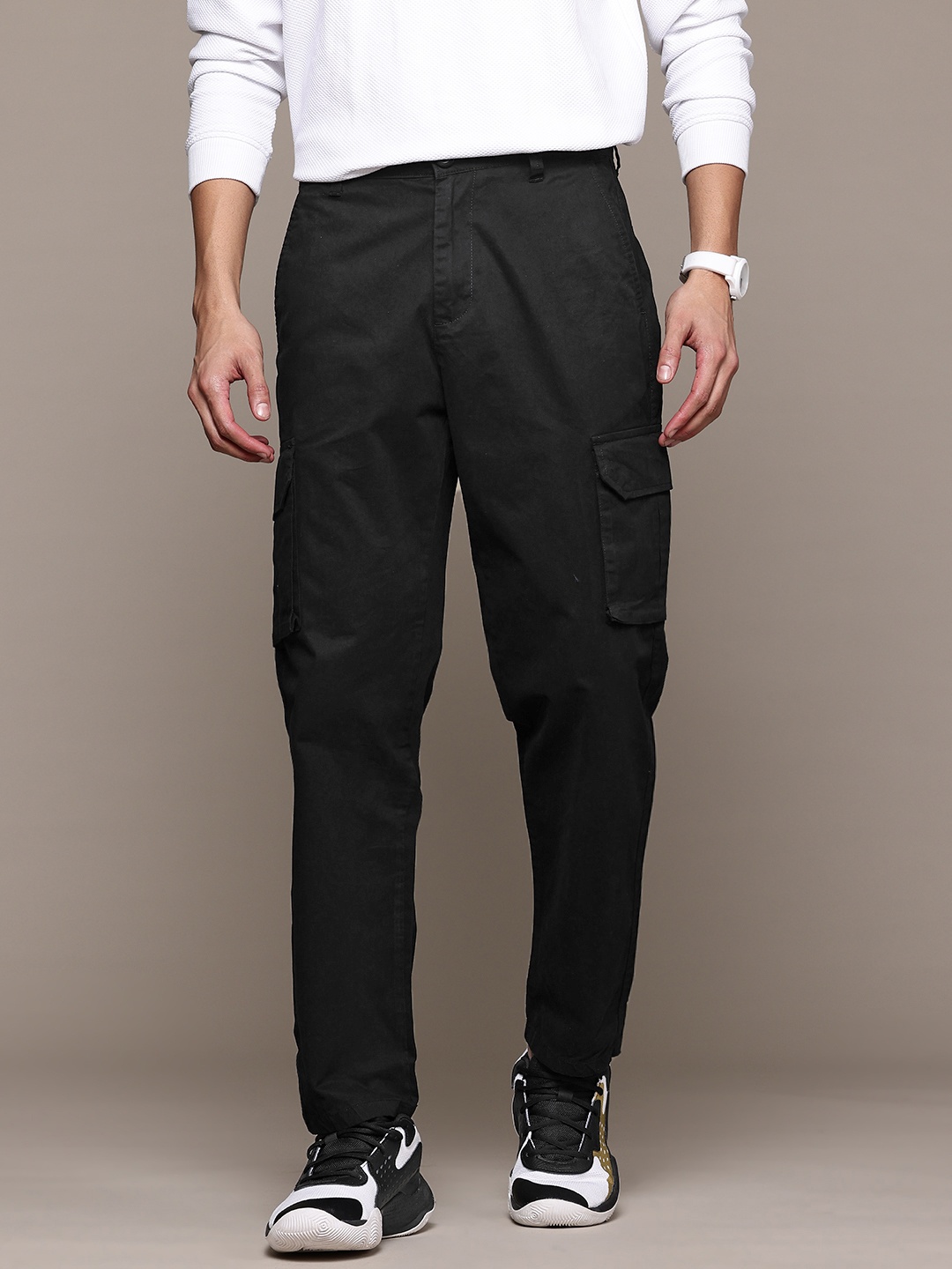 

The Roadster Lifestyle Co. Men Relaxed Fit Pure Cotton Cargos, Black