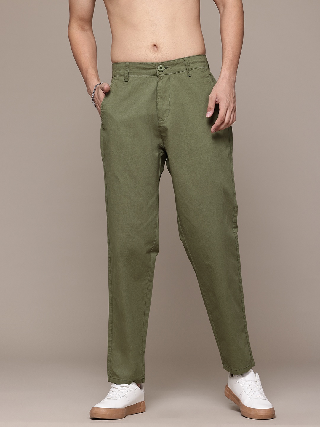 

Roadster The Lifestyle Co Men Relaxed Fit Chinos, Olive