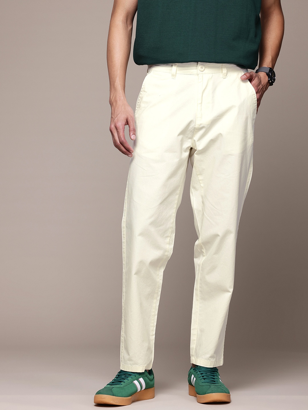 

The Roadster Lifestyle Co. Men Relaxed Fit Pure Cotton Chinos, Off white