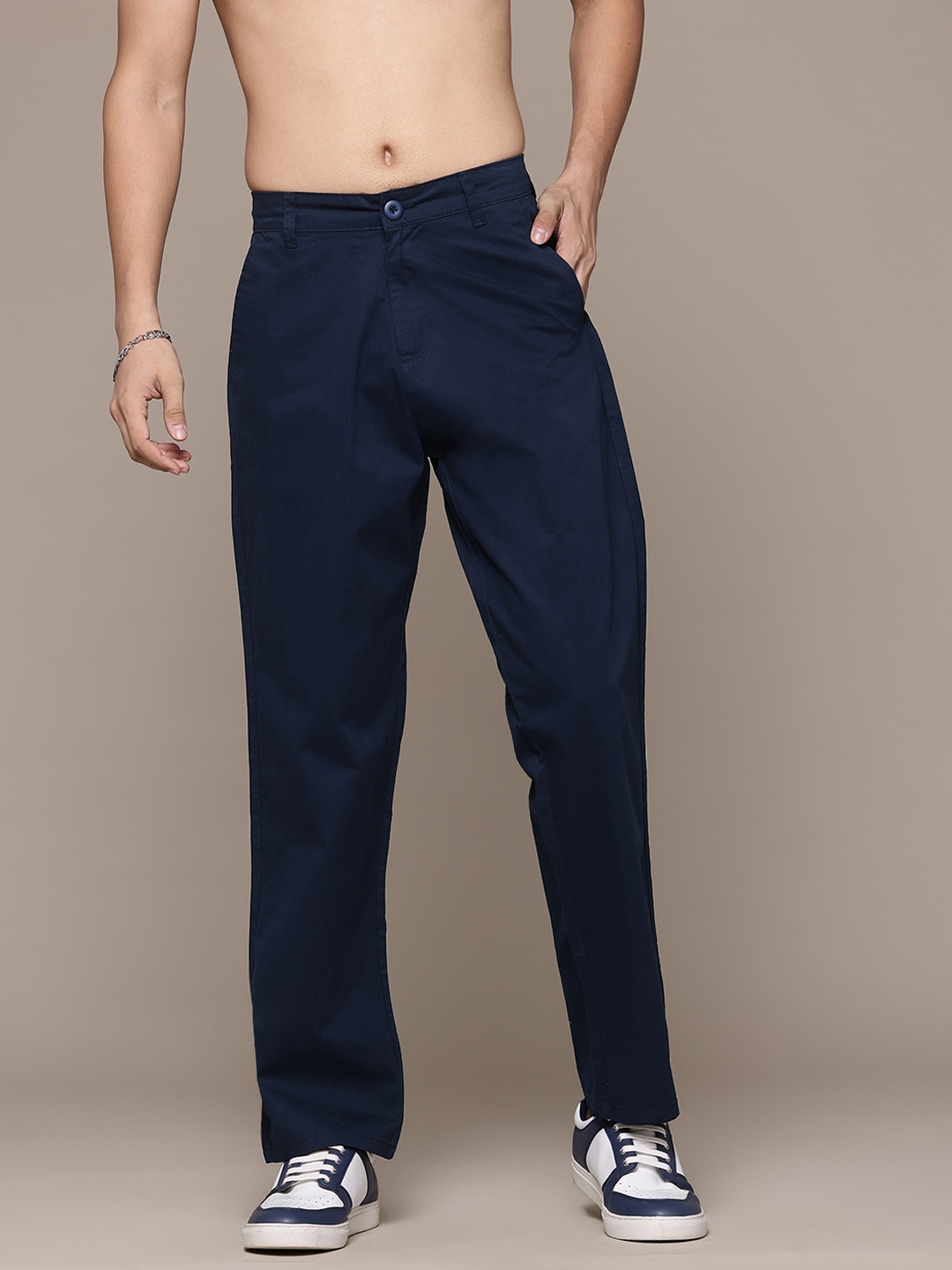 

Roadster The Lifestyle Co Men Straight Fit Chinos, Navy blue