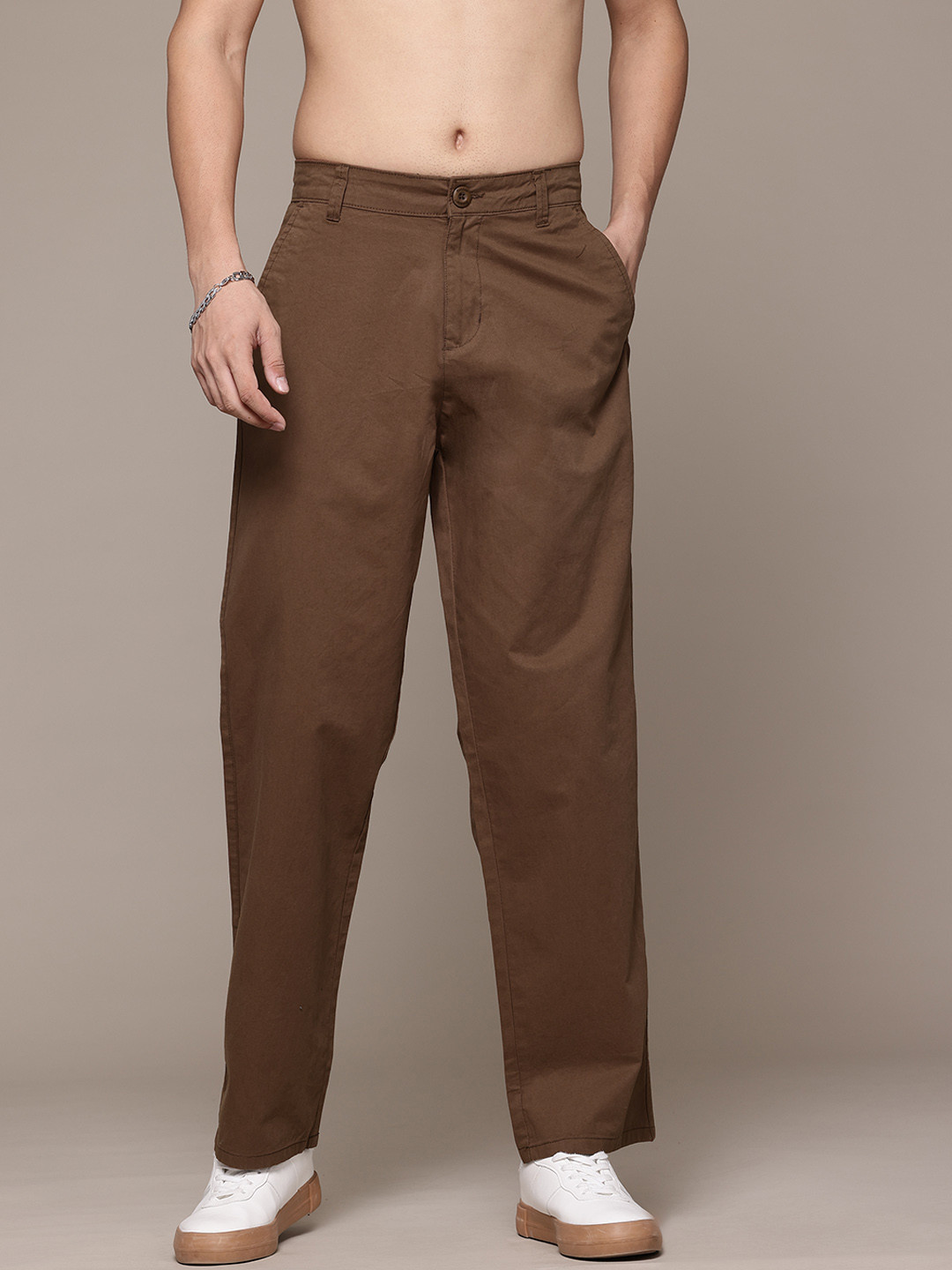 

Roadster The Lifestyle Co Men Straight Fit Chinos, Brown