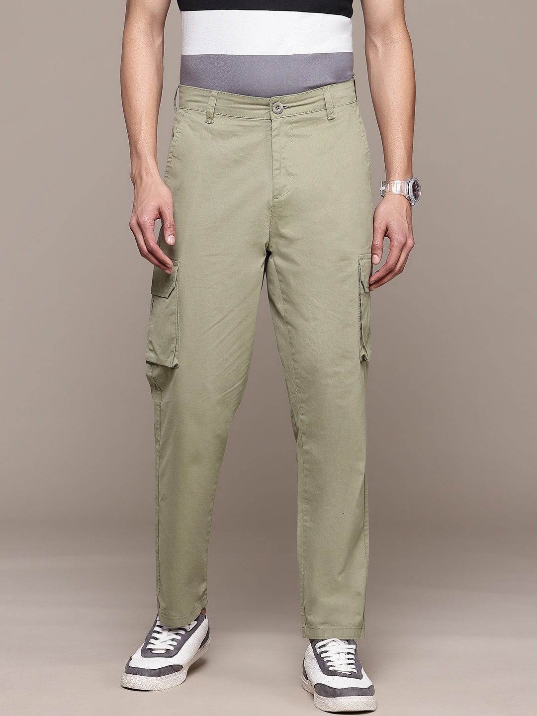 

The Roadster Lifestyle Co. Men Pure Cotton Relaxed Cargo Trousers, Olive