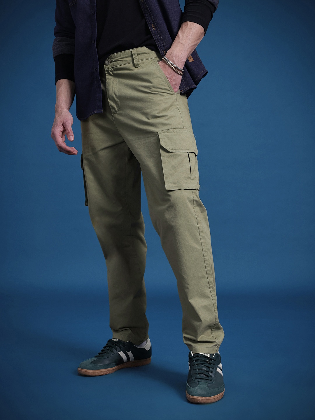 

The Roadster Lifestyle Co. Men Pure Cotton Relaxed Cargos, Olive