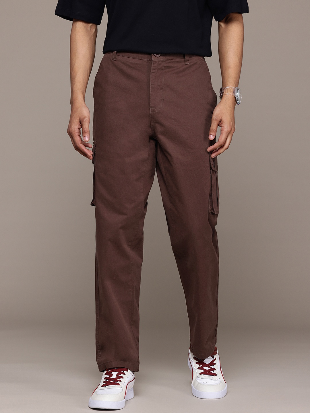 

The Roadster Lifestyle Co. Men Relaxed Fit Cargos, Brown