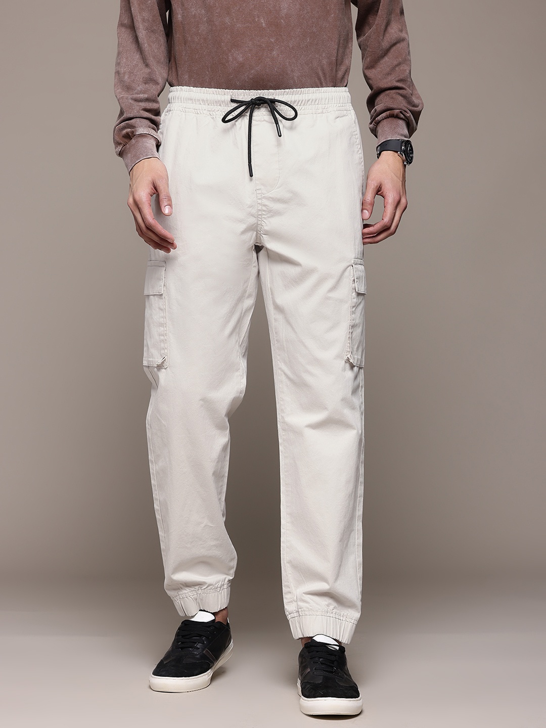 

The Roadster Lifestyle Co. Men Loose Fit Pure Cotton Cargo-Style Joggers, Off white