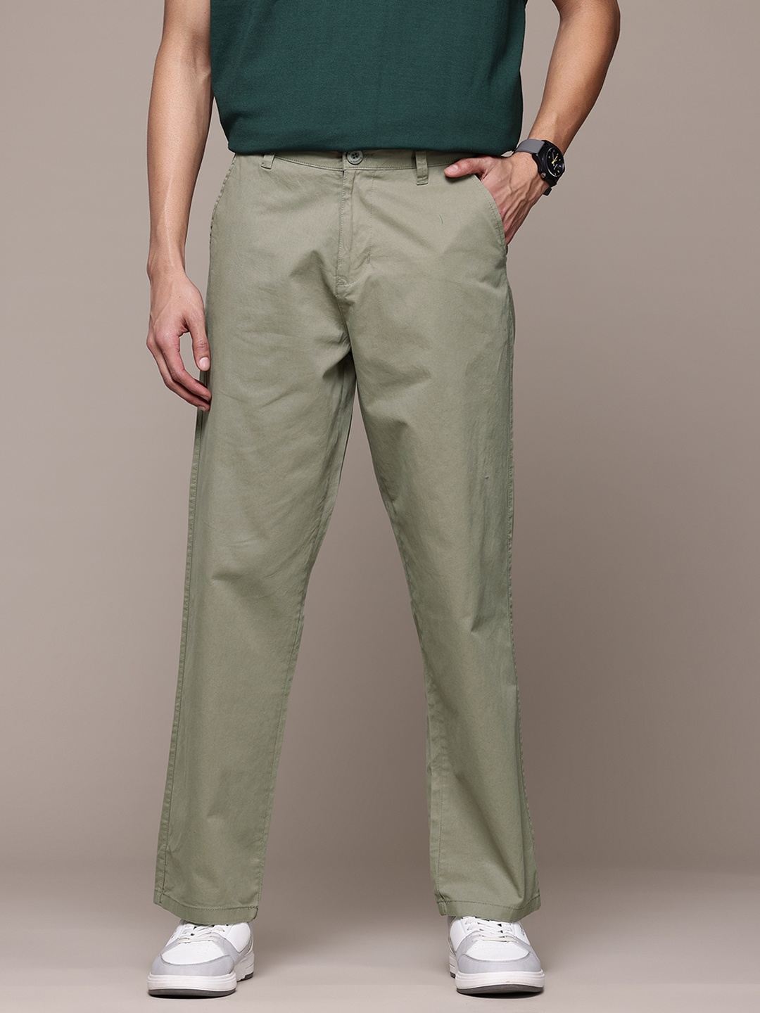 

The Roadster Lifestyle Co. Men Straight Fit Pure Cotton Chinos, Olive