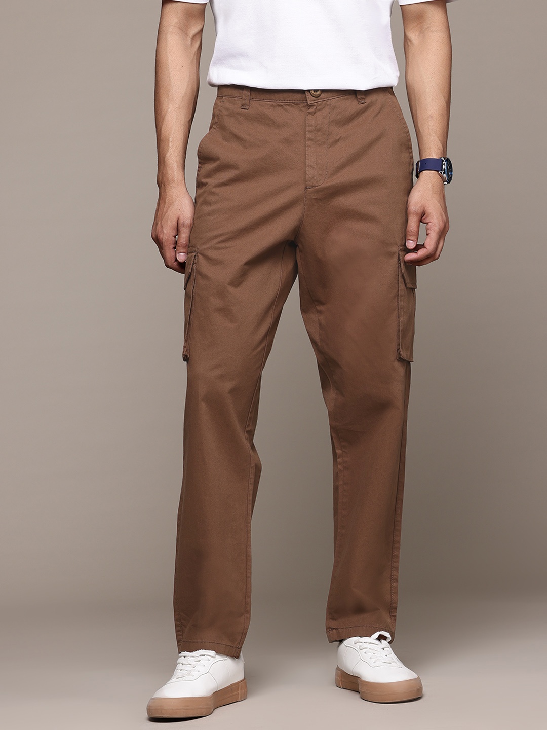 

The Roadster Lifestyle Co. Men Relaxed Fit Pure Cotton Cargos, Brown