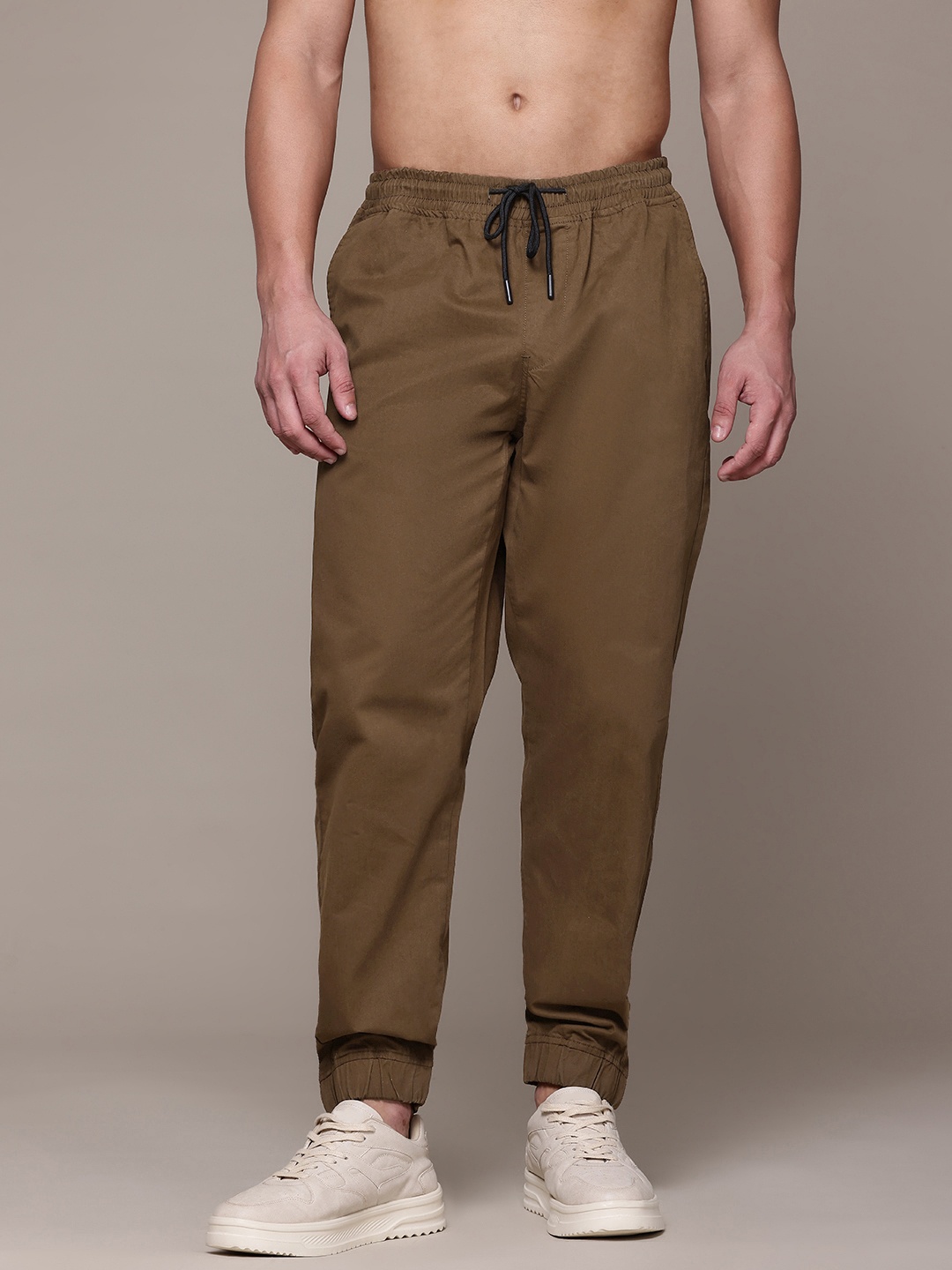 

The Roadster Lifestyle Co. Men Pure Cotton Relaxed Joggers, Brown