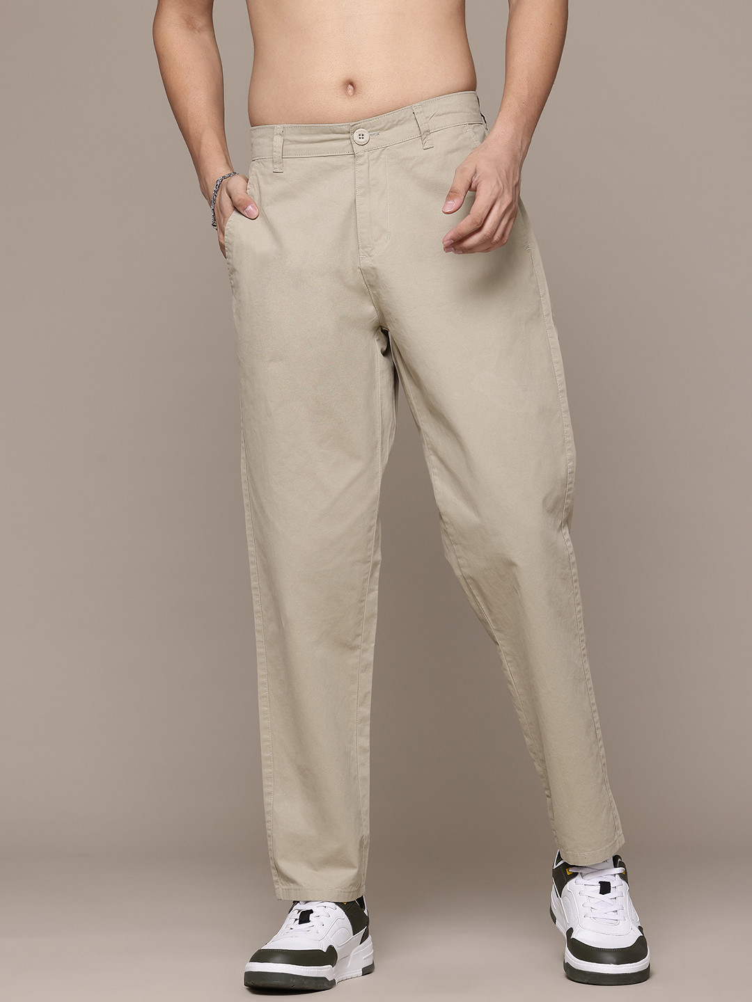 

Roadster The Lifestyle Co Men Relaxed Fit Chinos, Grey