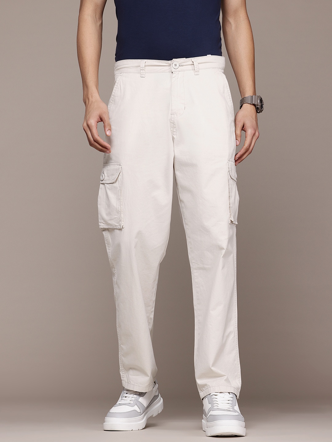 

The Roadster Lifestyle Co. Men Mid-Rise Pure Cotton Straight Fit Cargos, Off white