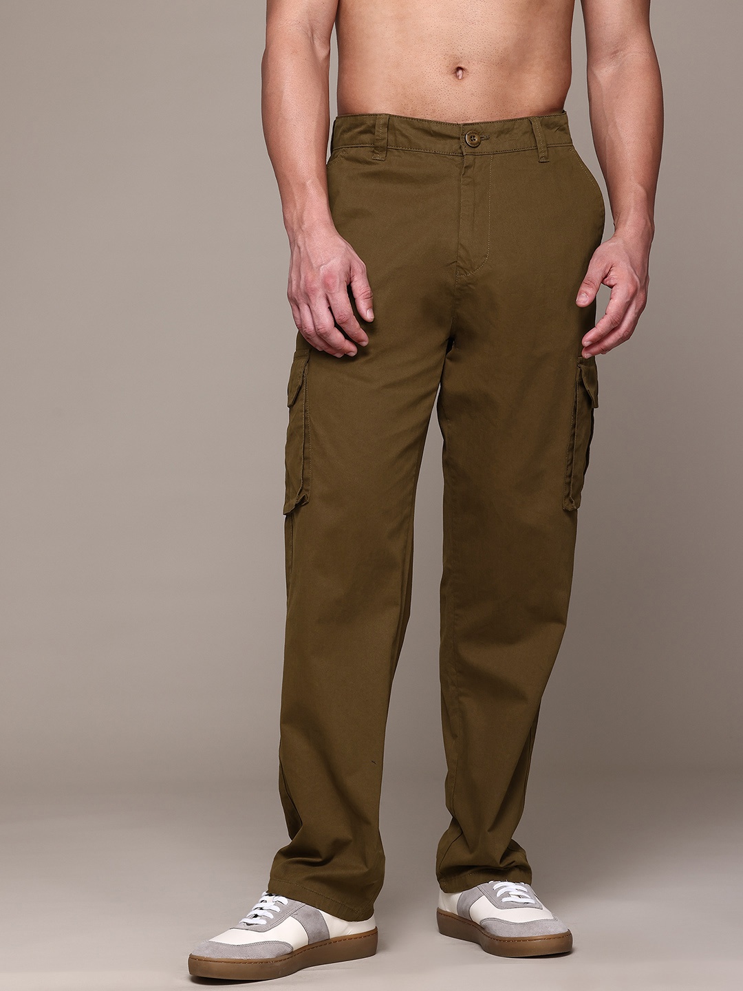 

The Roadster Lifestyle Co. Men Straight Fit Low-Rise Pure Cotton Cargos, Brown