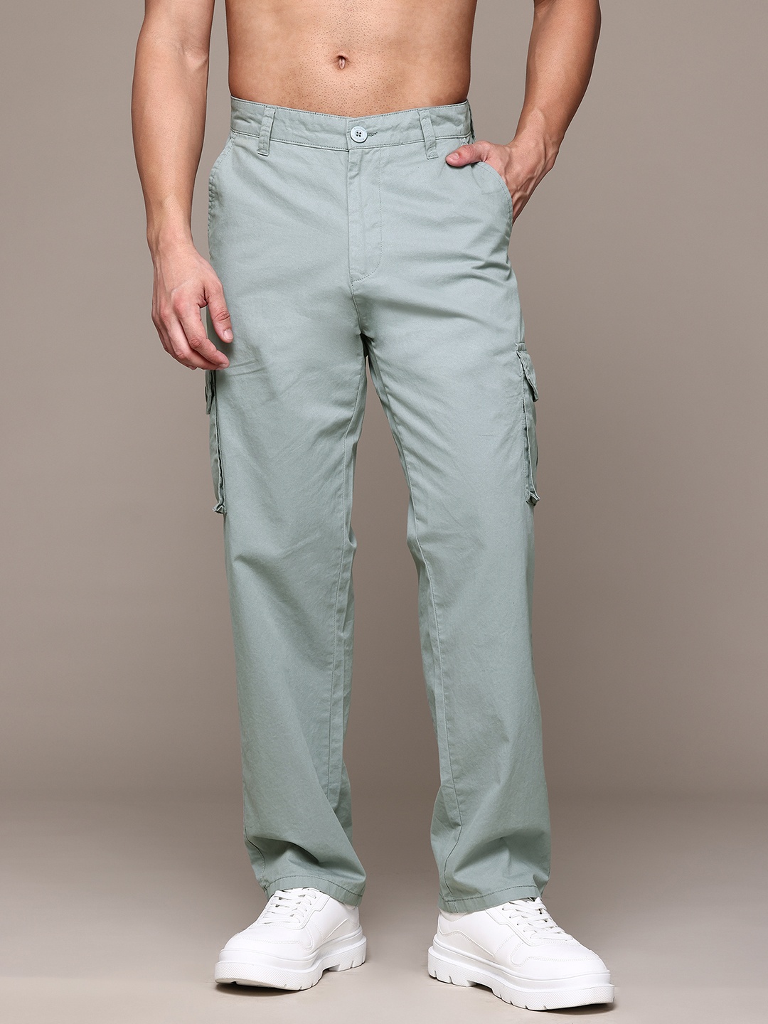 

The Roadster Lifestyle Co. Men Straight Fit Low-Rise Pure Cotton Cargos, Sea green
