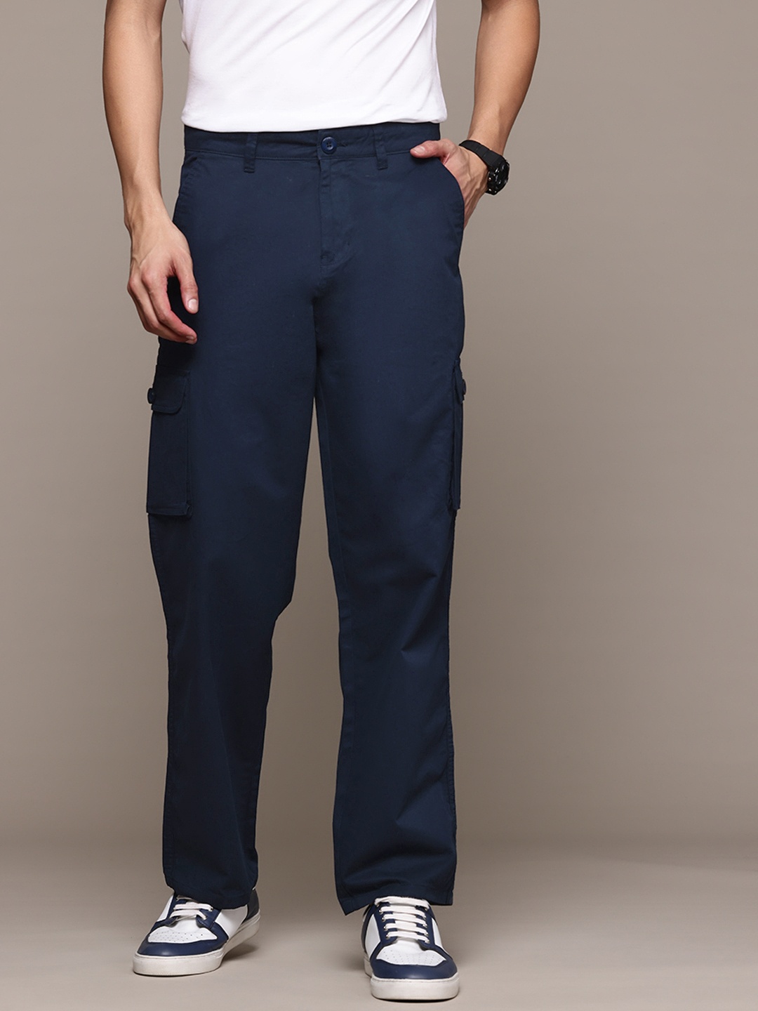 

The Roadster Lifestyle Co. Men Straight Fit Cargos, Navy blue