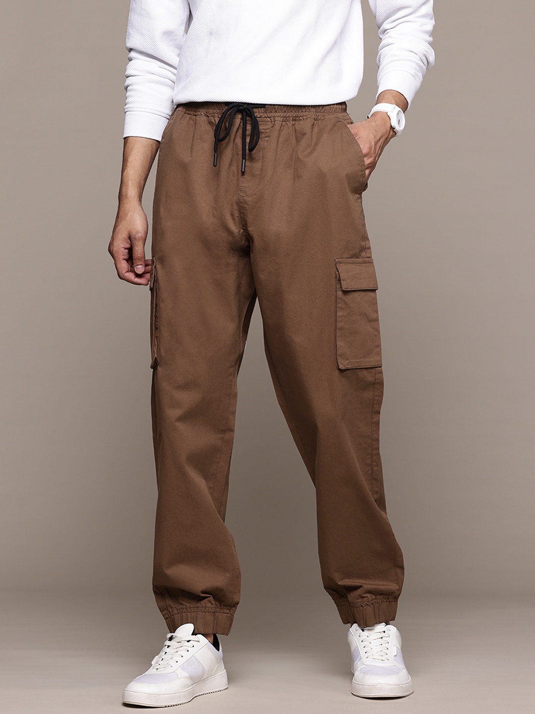 

The Roadster Lifestyle Co. Men Loose Fit Cargo Style Joggers, Brown
