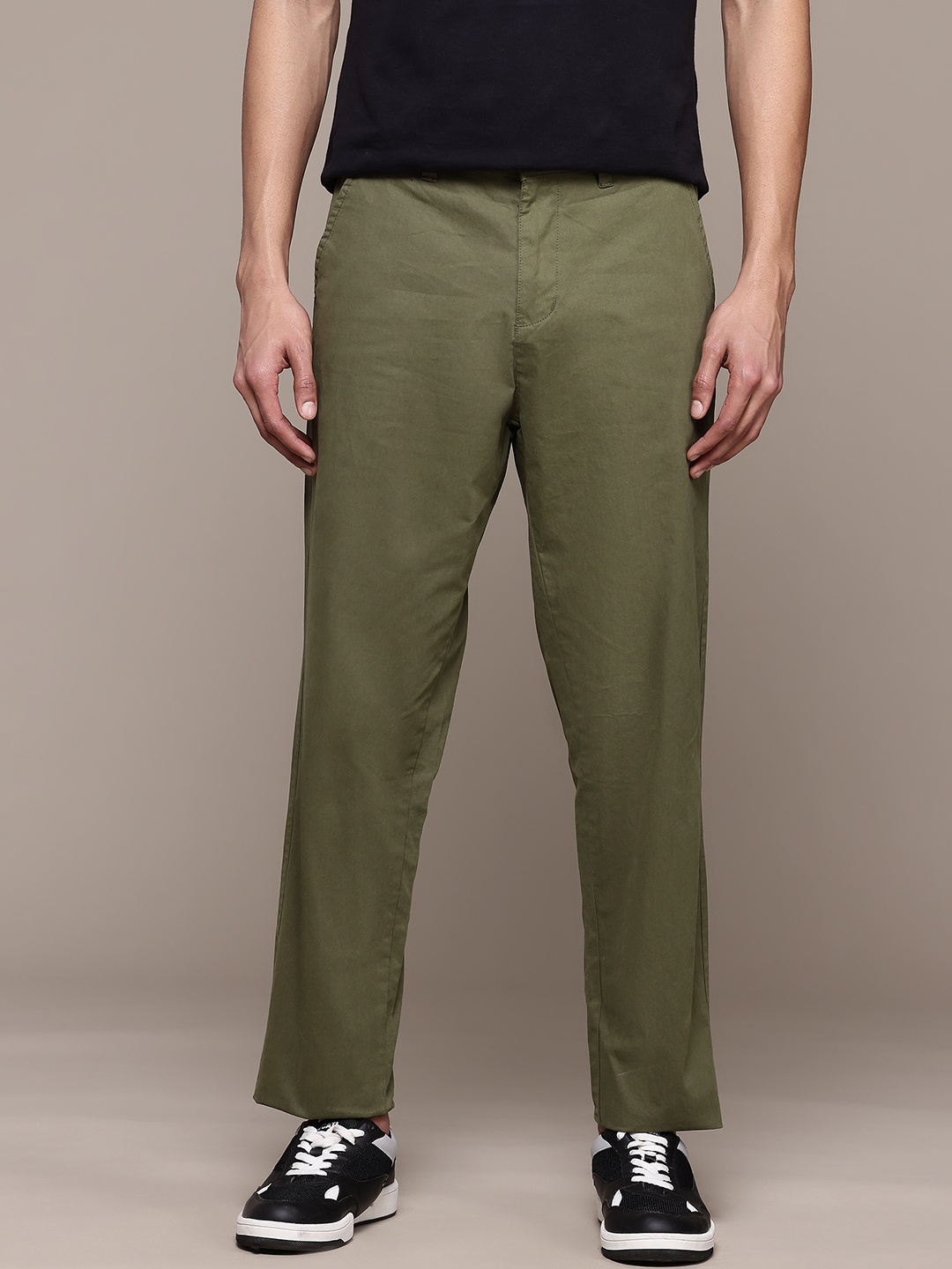 

The Roadster Lifestyle Co. Men Pure Cotton Relaxed Trousers, Olive