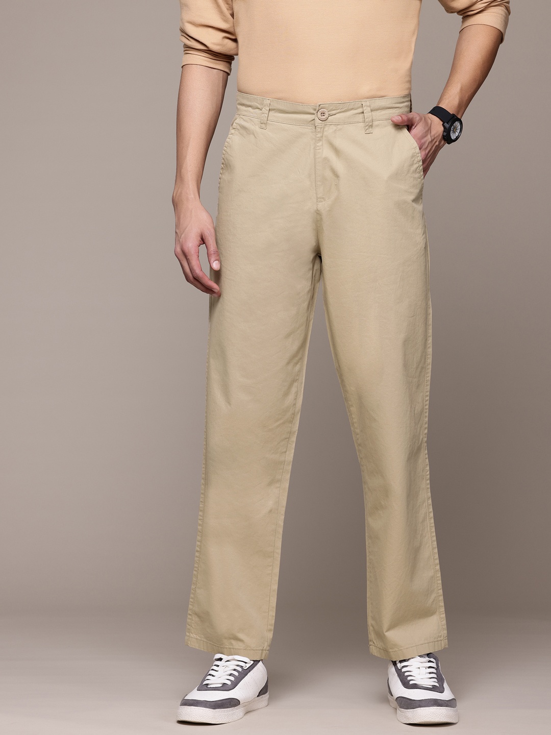 

The Roadster Lifestyle Co. Men Straight Fit Woven Chinos, Beige