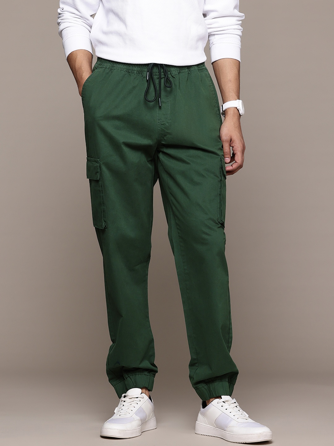 

The Roadster Lifestyle Co. Men Loose Fit Joggers, Green