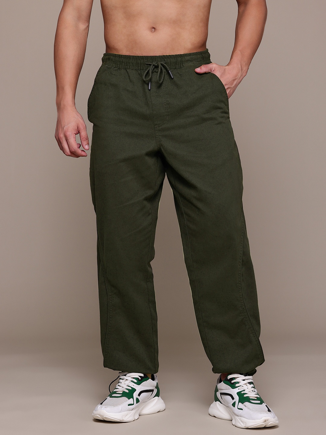 

The Roadster Lifestyle Co. Men Pure Cotton Loose Fit Joggers, Olive