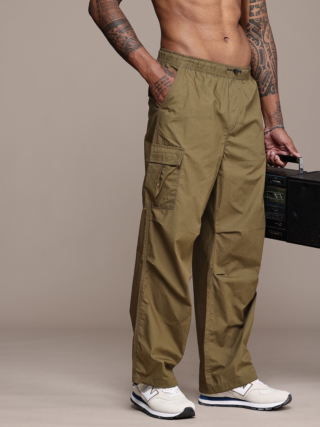 

The Roadster Life Co. Men Pure Cotton Parachute Fit Cargos Trousers, Olive