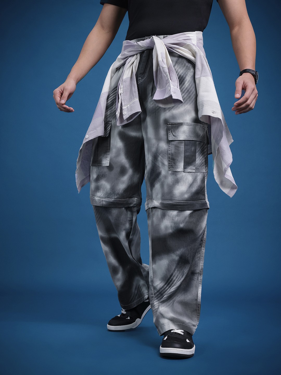 

The Roadster Life Co. Men Dyed Print Baggy Fit Convertible Pure Cotton Cargos, Grey