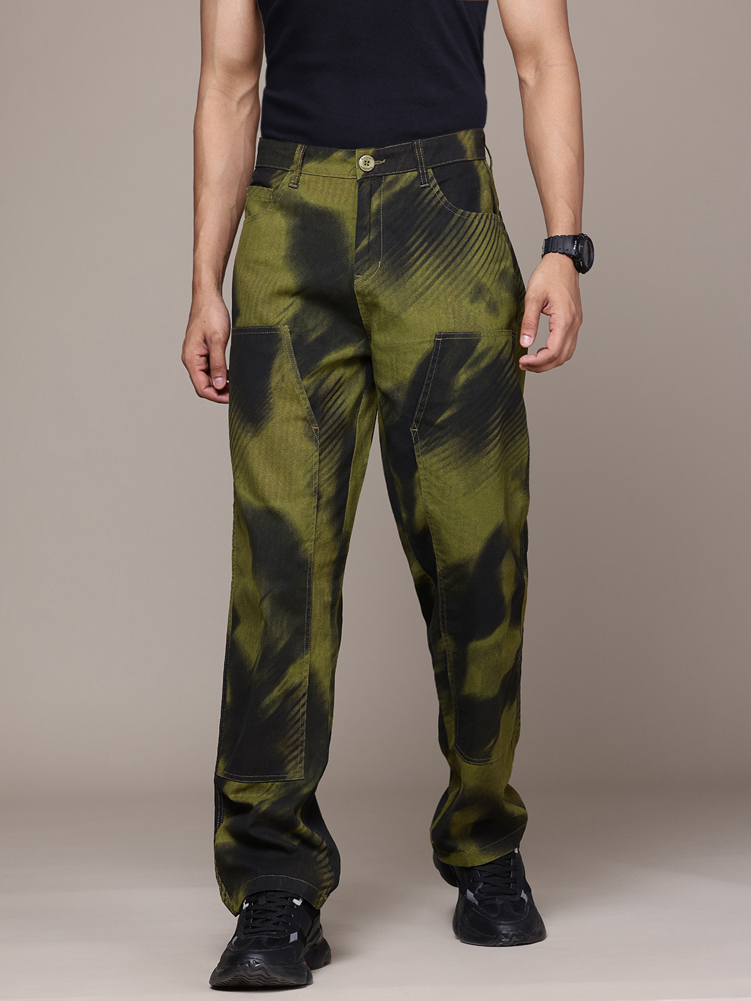 

The Roadster Lifestyle Co. Men Printed Straight Fit Trousers, Olive