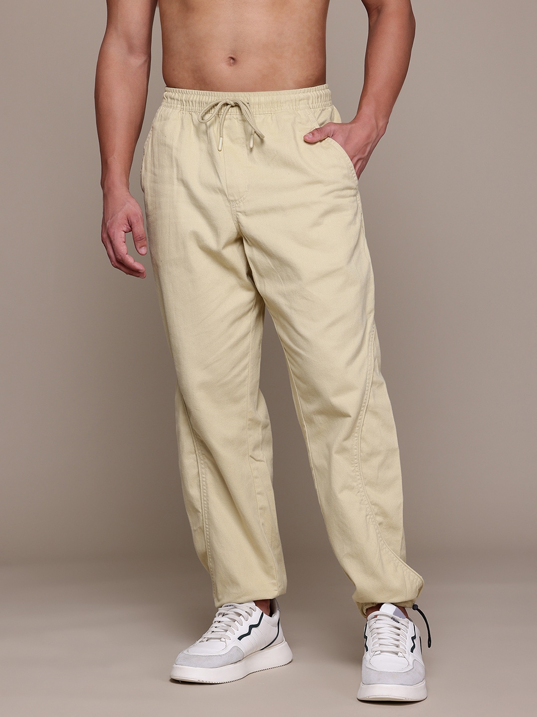 

The Roadster Lifestyle Co. Men Pure Cotton Loose Fit Joggers, Cream