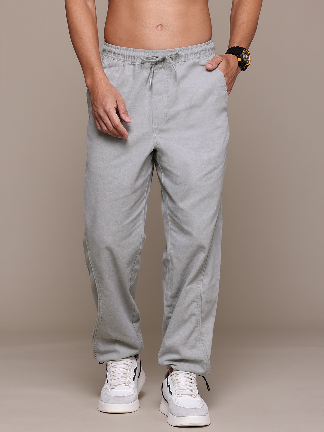 

The Roadster Lifestyle Co. Men Pure Cotton Loose Fit Joggers, Grey