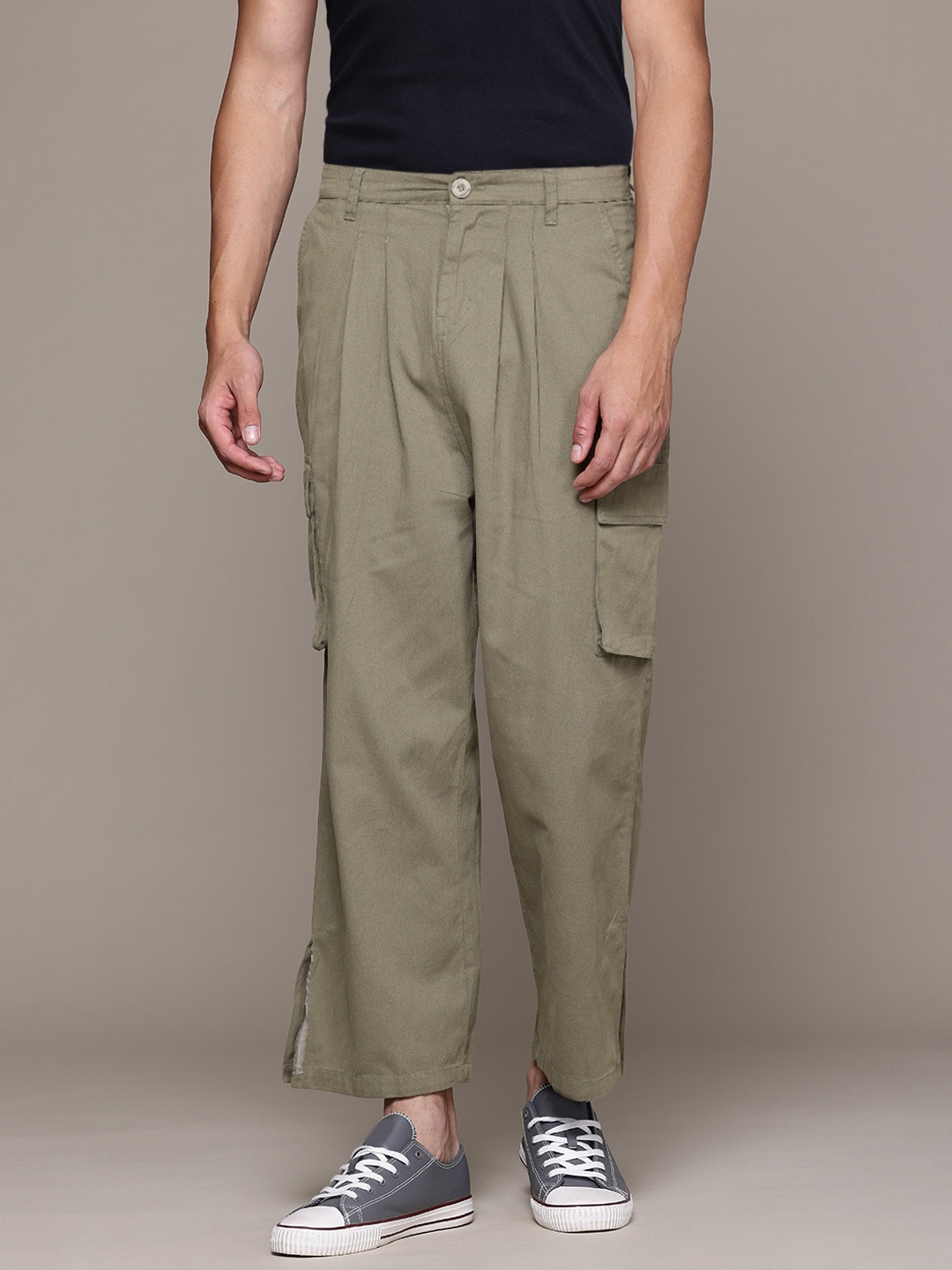 

The Roadster Lifestyle Co. Men Loose Fit Pure Cotton Cargos, Green