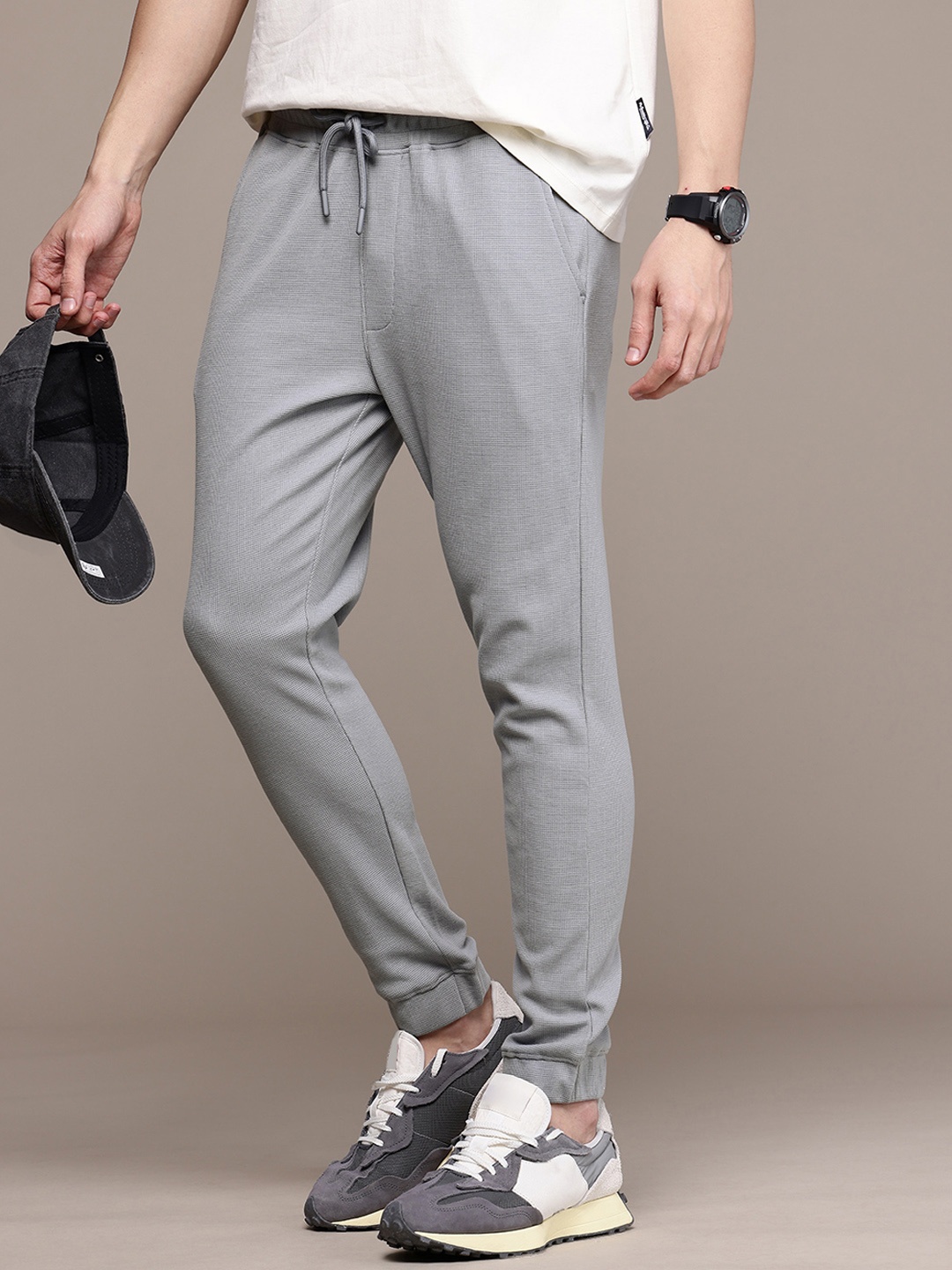 

WROGN Men Textured Joggers, Grey