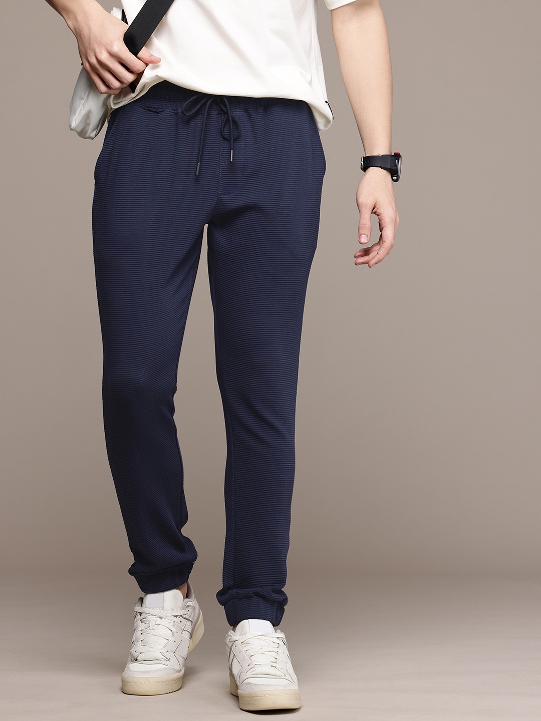 

WROGN Men Ribbed Joggers, Navy blue