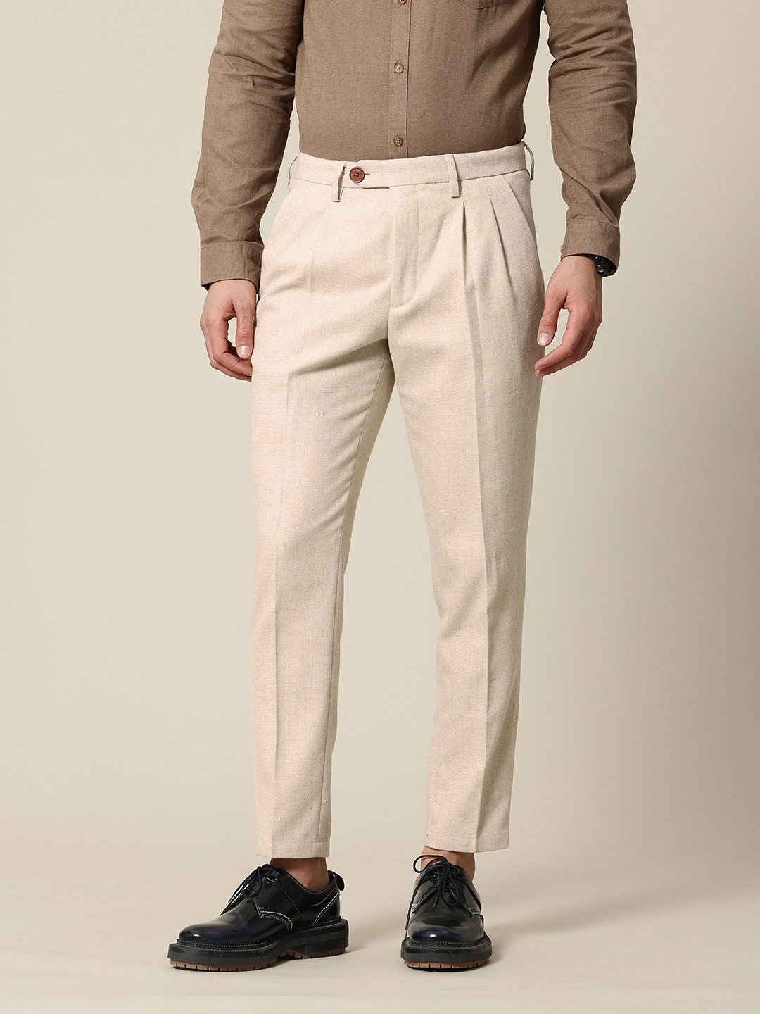 

Mr Bowerbird Men Tailored Fit Textured Pleated Trousers, Beige