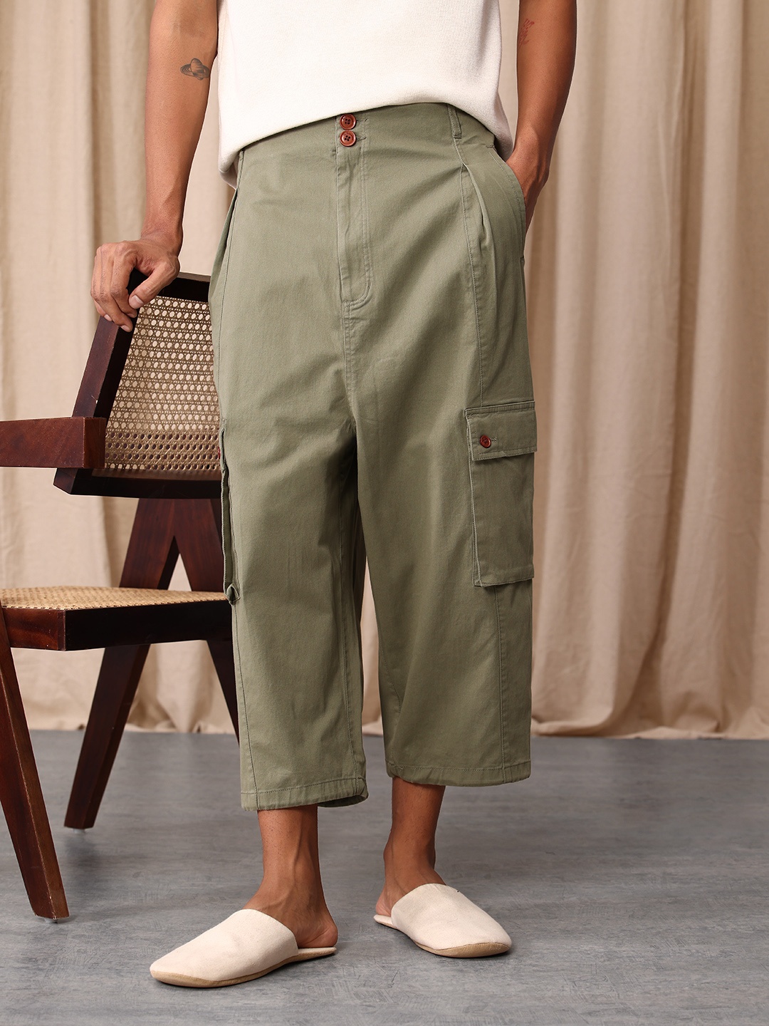 

Mr Bowerbird Men Cropped Oversized Cargos Trousers, Olive