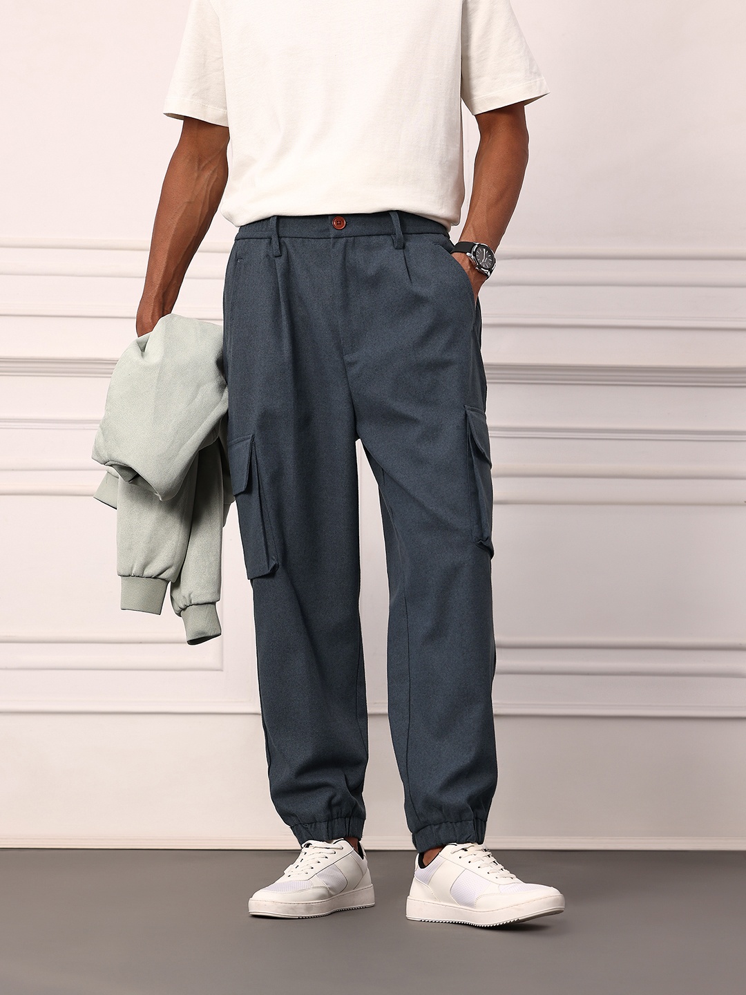 

Mr Bowerbird Men Oversized Fit Pleated Cargos, Navy blue